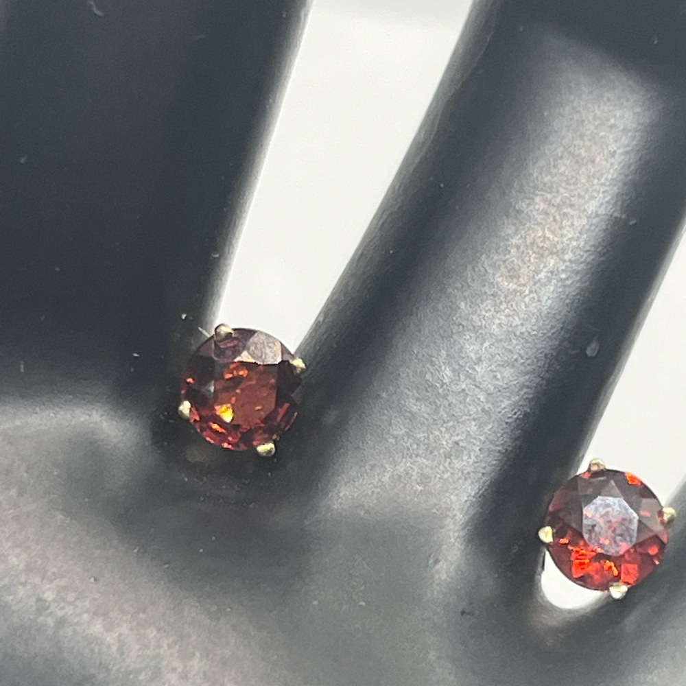 14k yellow gold red stone solitaire stud earrings 4 prong - Picture 4 of 16